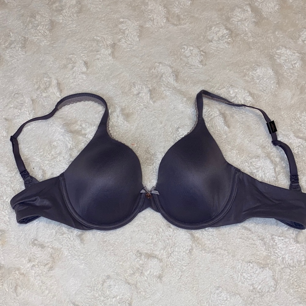 Victoria’s Secret Body By Victoria lightly lined bra🌸